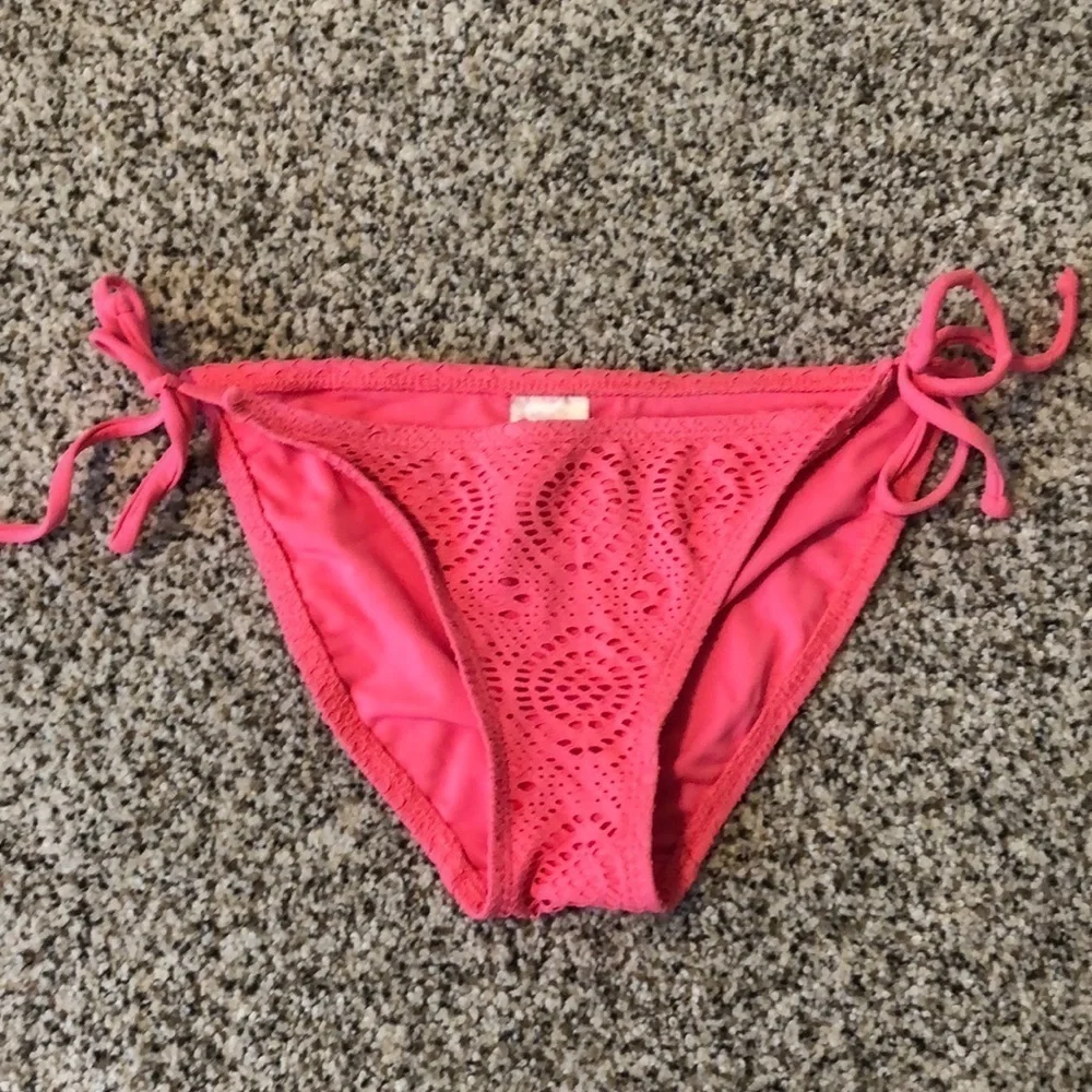 Neon pink crochet pattern bikini bottom